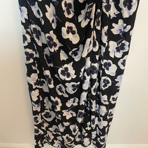 NWT H&M Floral Print Dress with Slit, Size Small, New With Tags - Picture 6 of 9
